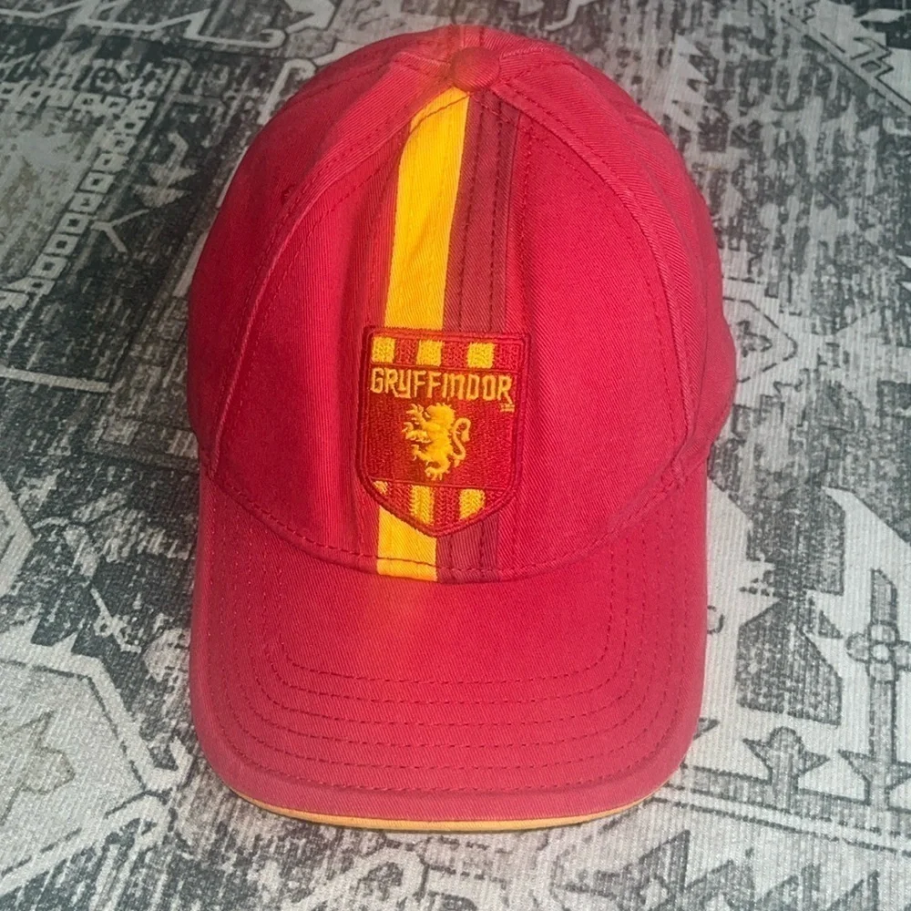 Harry Potter men’s Gryffindor hat one size fits most